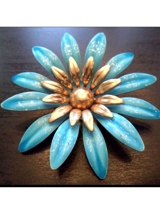 Sarah Coventry Jewelry - VINTAGE ESTATE SIGNED SARAH COV ENAMELED FLOWER 3 1/4" BROOCH EXCELLENT COND.